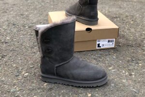 UGG-4933