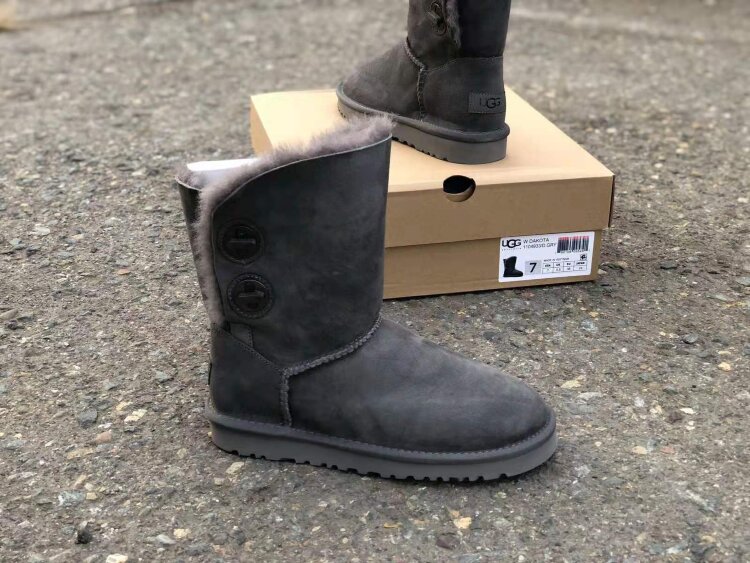 UGG-4933