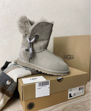 UGG-7502