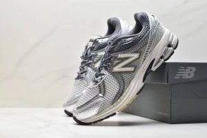 New Balance 860 V2