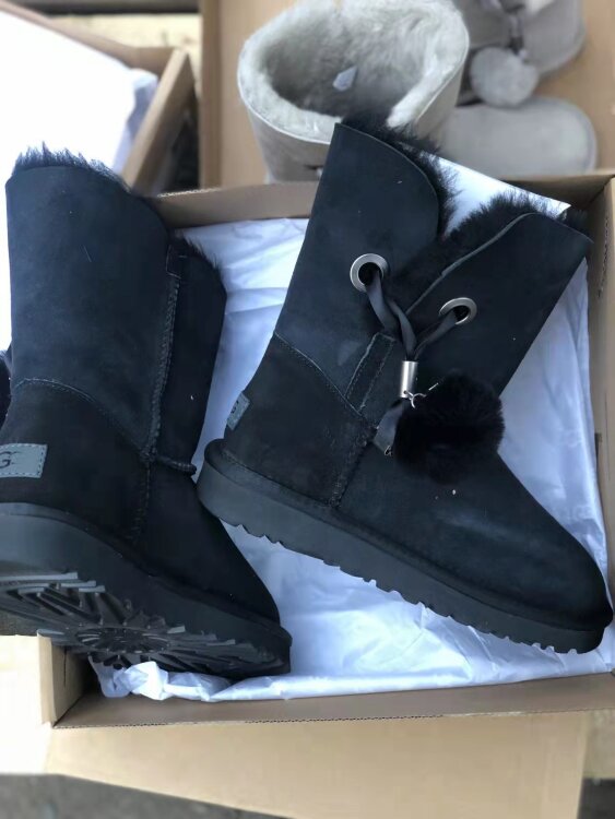 UGG-7502
