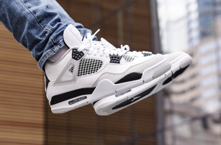 Nike Air Jordan 4