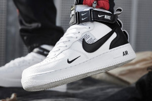 Nike Air Force 1 07 Mid LV8