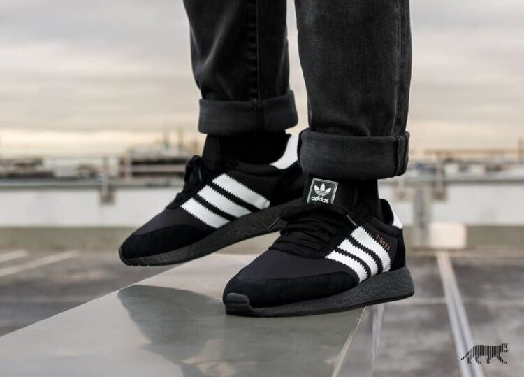 Adidas Iniki Runner
