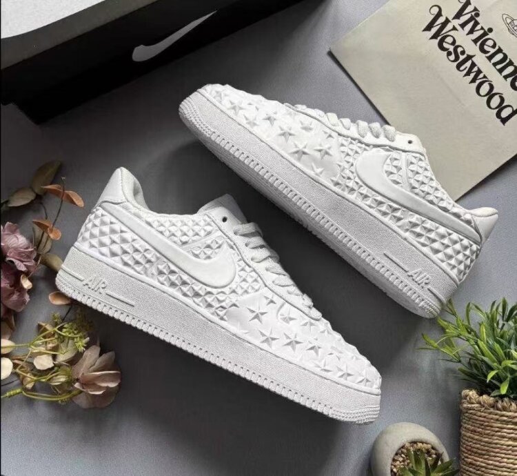 Nike Air Force 1 LV8