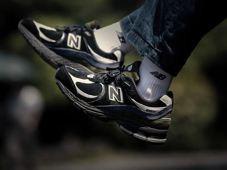 New Balance ML2002R9