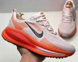 Nike Vomero 18