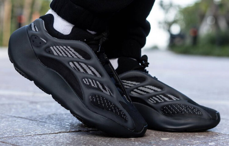 Adidas Yeezy 700 V3