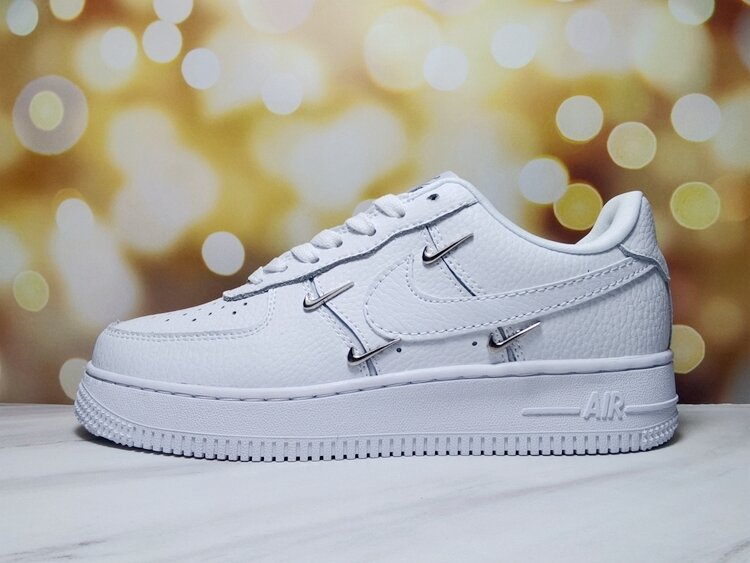 Nike Air Force 1 07 Lx