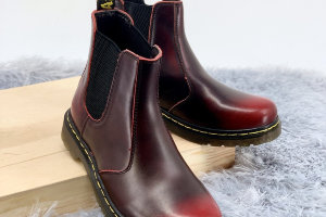 Dr. Martens 2976 Chelsea Cherry Red