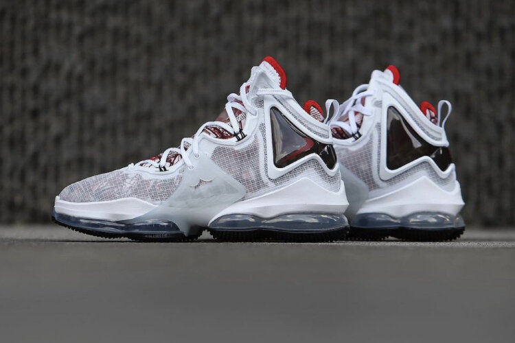 Nike LeBron 19