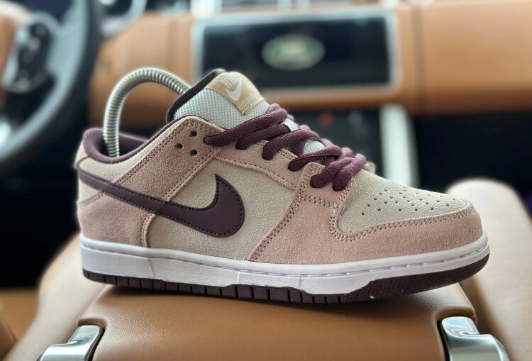 NIKE SB Dunk Low Desert Sand