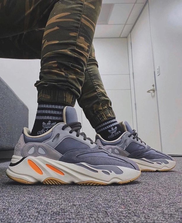 Adidas Yeezy boost 700