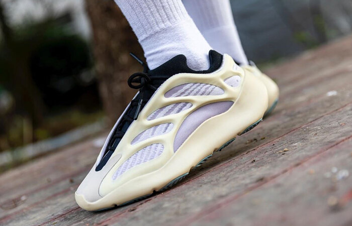 Adidas Yeezy 700 V3
